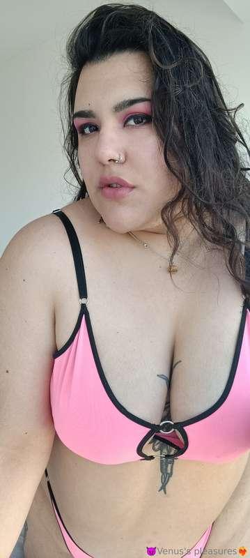 Ready to bounce on a hard cock ♥