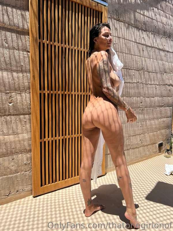 Good morning☀️☀️☀️☀️ 
I’m feeling so horny this morning. Who..