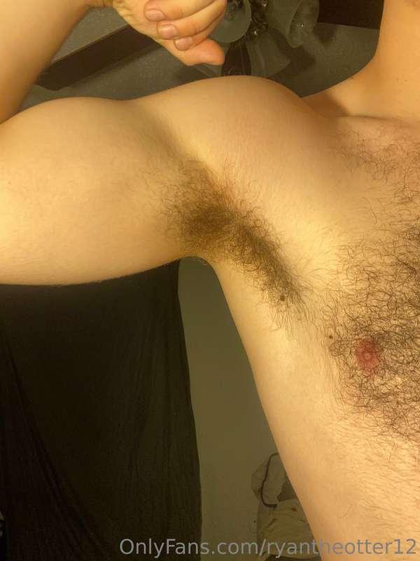 Pics from my workout earlier today. My pits were ripe as fuc..