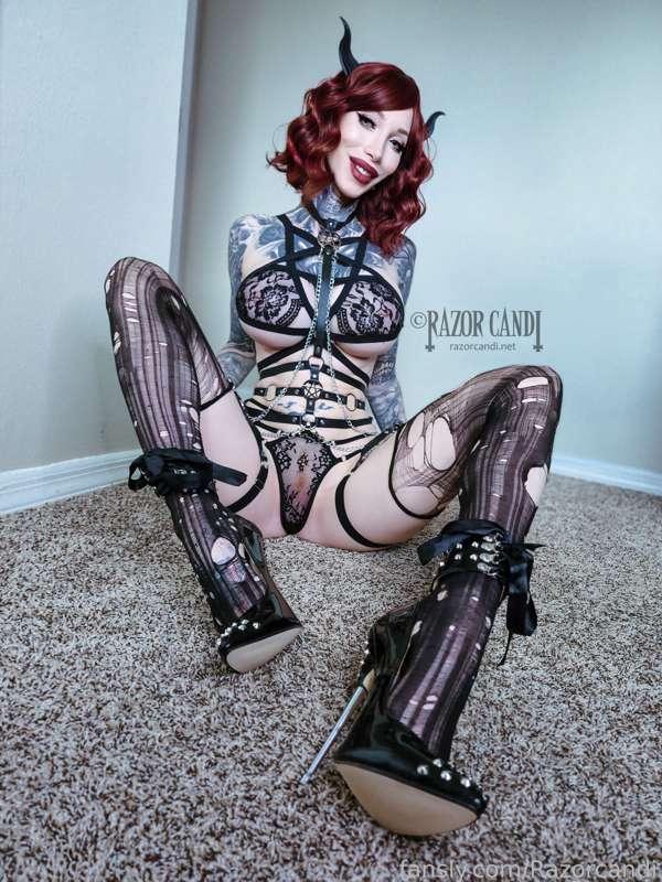 Have a wicked Sunday 😈
subscribe for topless/nude version! 
#razorcandi #tattoos #inked #goth #gothic #alternative