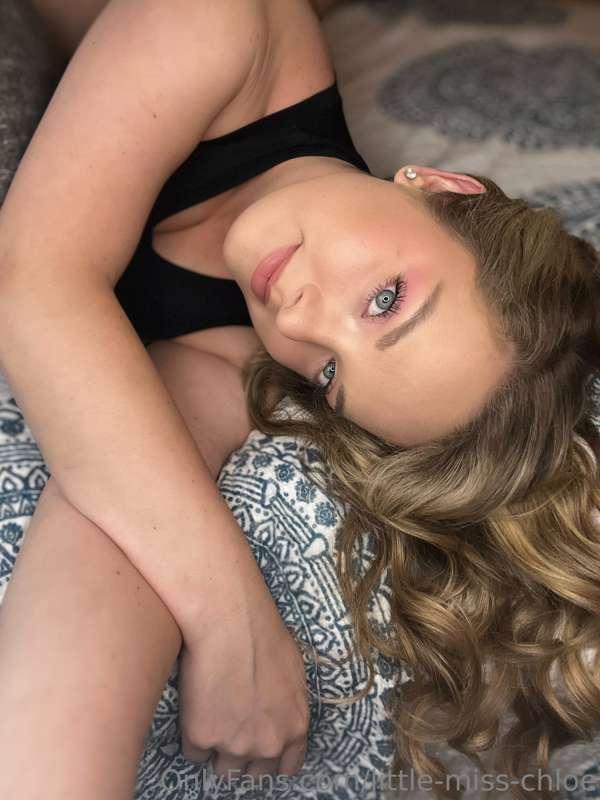 🦋🦋 Your favorite next door girl 🦋🦋