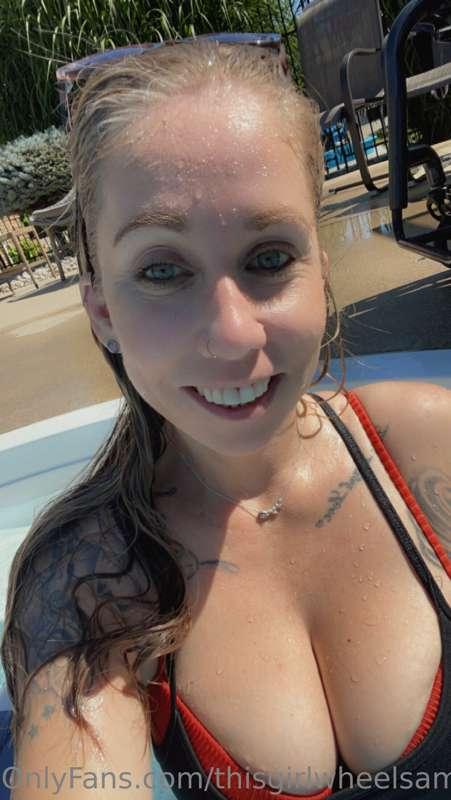 Starting to feel better …. Pool daze ❤️
Tip always welcome 😍