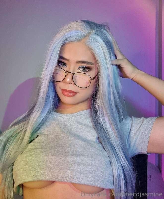 Honestly one of my favorite, simple look! Should I wear glas..
