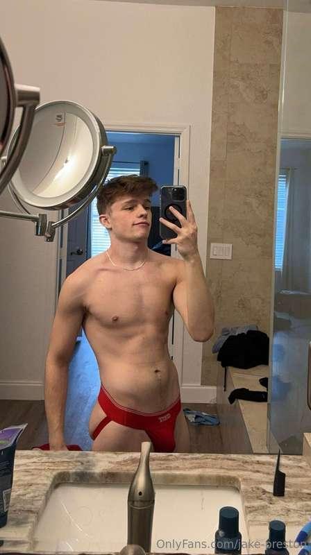 You like me in red? 😘 Happy Valentine’s Day everyone ❤️