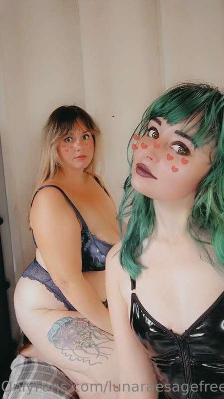 Watch me and @millie_melons undress each other 🥵 double puss..