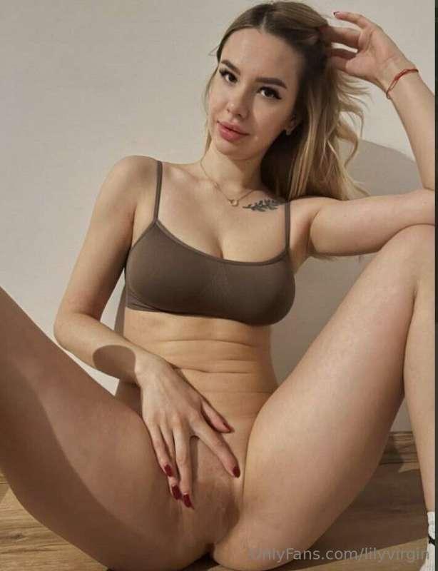🆓Free Subscription @fitnesssqueen🆓

❤️This sweet girl may se..