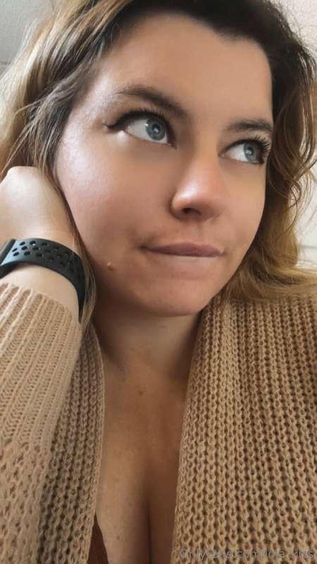 It’s national girlfriend day 💕 what are we doin? 😘😍