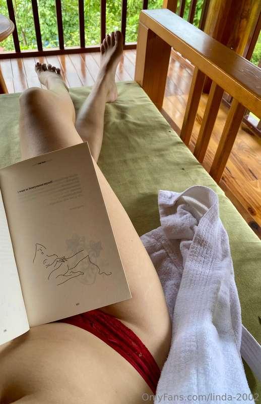reading and having naughty thoughts 😏