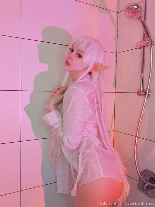 Would you join this naughty elf ?
