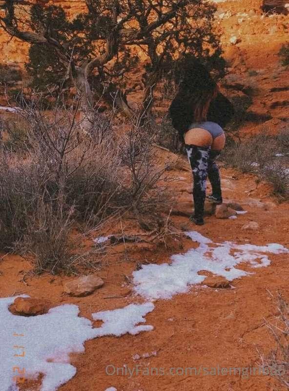 flashing my ass for the hikers in utah 😏