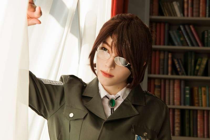 Hange's office