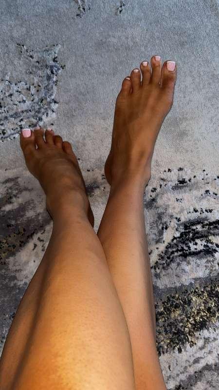 Fresh pedi, if you want some custom feet content message me❤..