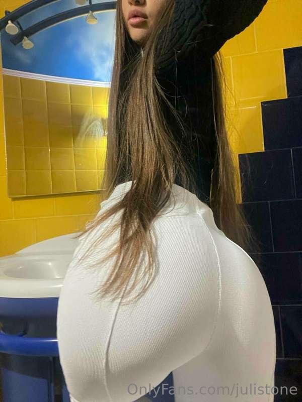🖤 Black or white? 🤍 Which color do you like the way my ass l..