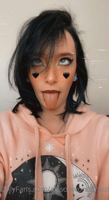 I just think this is hot 🥰 thanks for looking hehehe uwu 💕