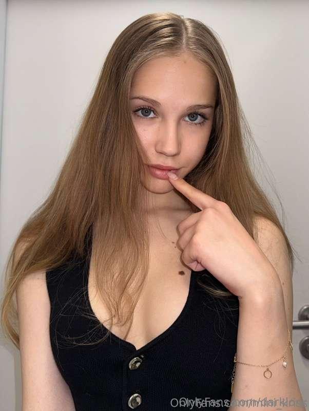 Write to her 👉@mini_kriss she is online now 🔞This hot kitty ..