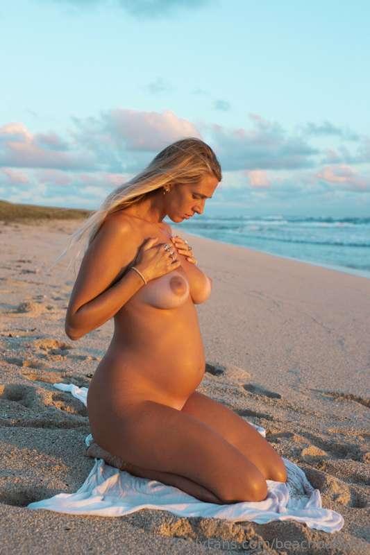 BRAND NEW! pregnancy full nude photoshoot on the beach! just..