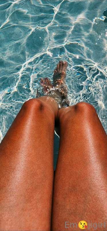 Got a little sun laying out at the pool today 🌞