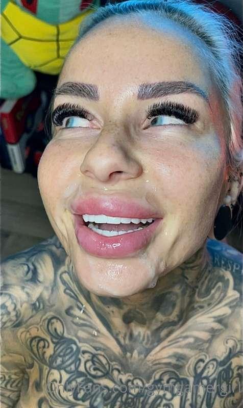 𝐒𝐋𝐔𝐓𝐓𝐘 𝐌𝐎𝐔𝐓𝐇, 𝐌𝐄𝐒𝐒𝐘 𝐅𝐀𝐂𝐄 🤭💦 You ready to see how nasty this ..