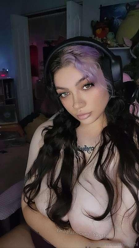 My eyes are up here