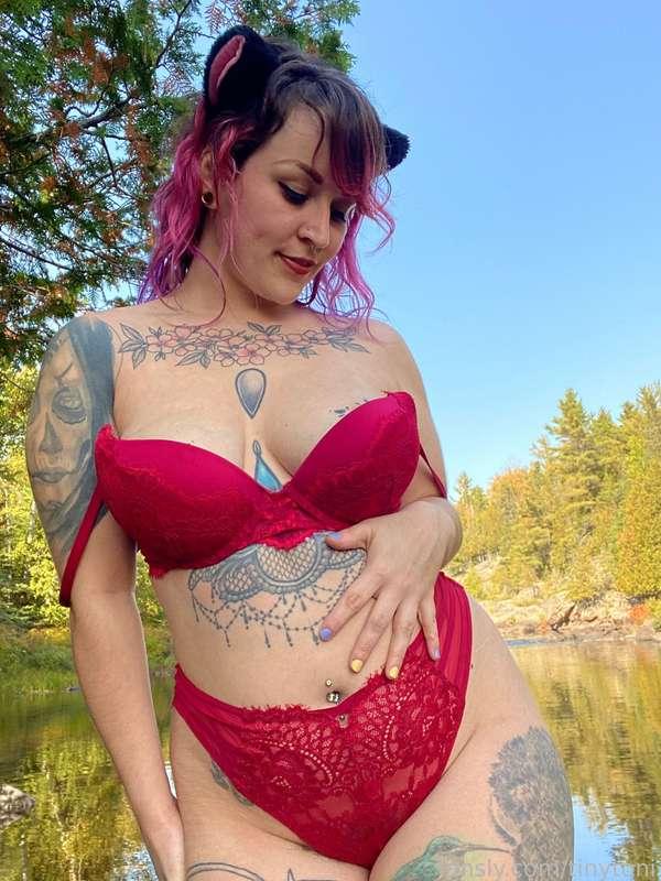 Set those boobies free!!
