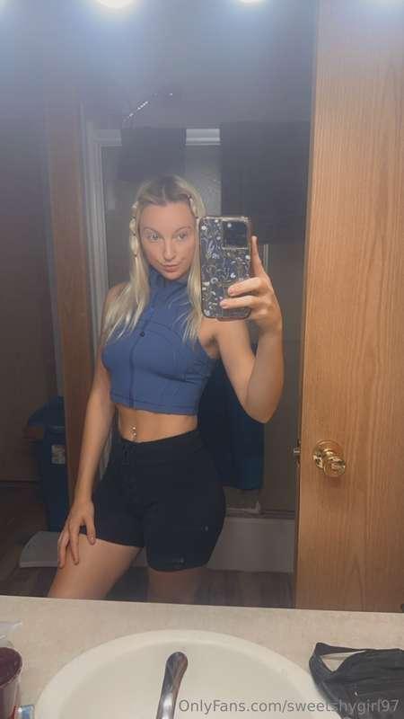 Thoughts on bending me over the counter?🤪