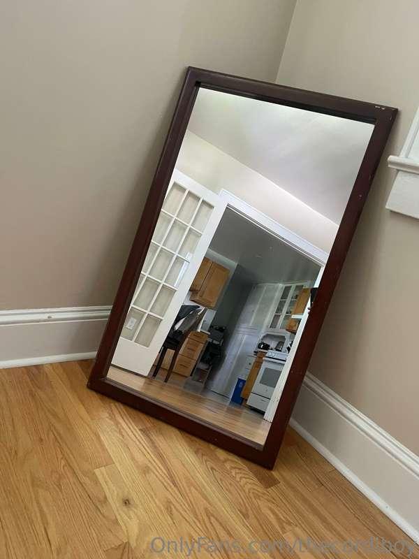 This mirror I just brought is dope. Who’s wants to test it o..