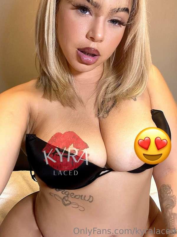 Sending free nudes today if you make me laugh. 😈🤞🏼