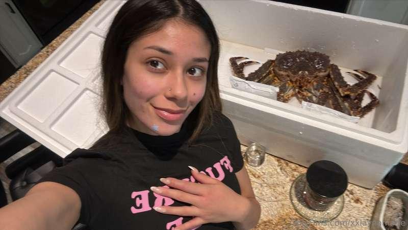 he doesn’t even know what’s about to happen 😫🍽️🦀