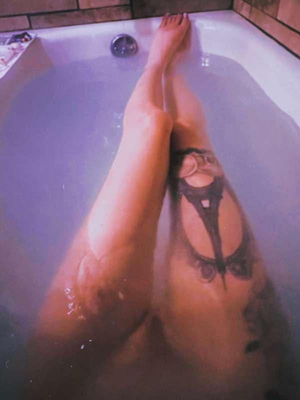 evening blurry bath polaroid 📷💜 much needed after spending t..