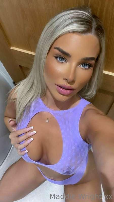 Stare into my eyes while I suck? 🥺 Please? 