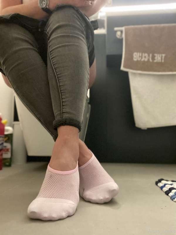 Worship  my stinky socks SOCK bi.tch! 👅👃🧦