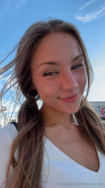 swipe to get a lil peek 🍒