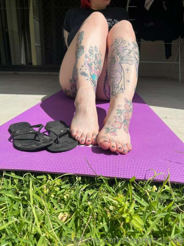 Pretty soles 👣 my feet are dirty from wandering around the b..