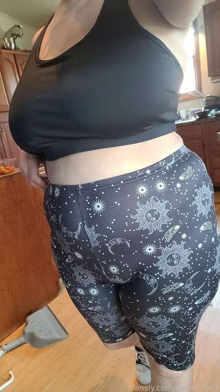 Left the house in just a sports bra today. 😘❤️