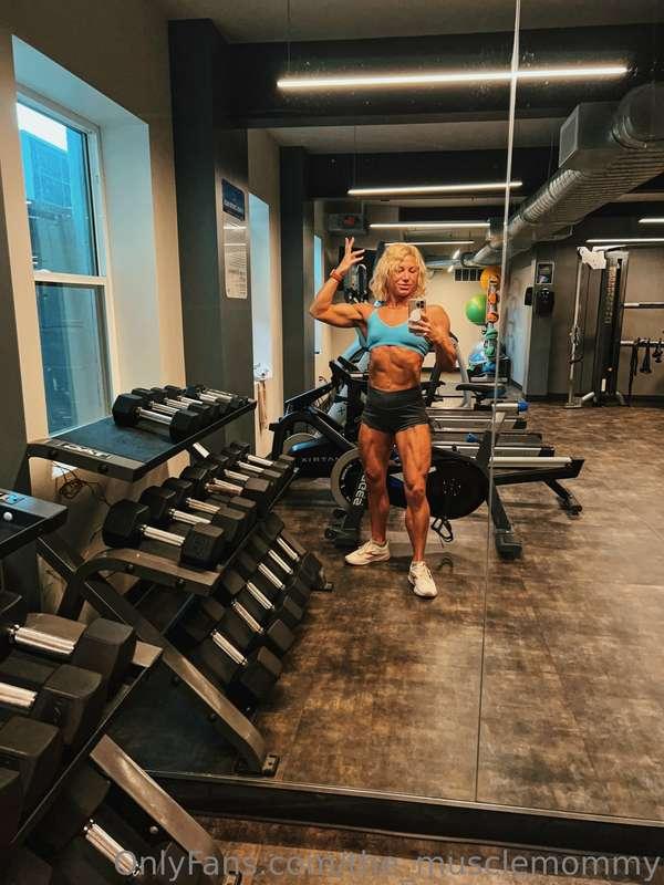 Pre-fasted cardio abs… I woke up like dis 😉