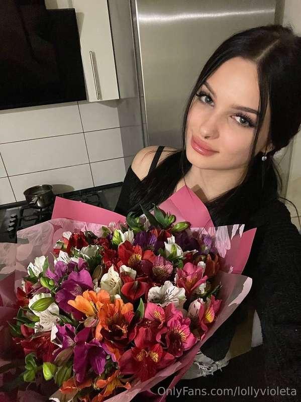 Fresh flowers are another way to lift my mood💗