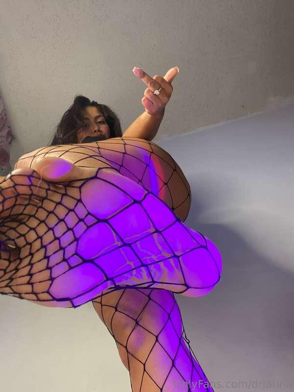 Your purpose is to serve my feet and fulfill my financial de..