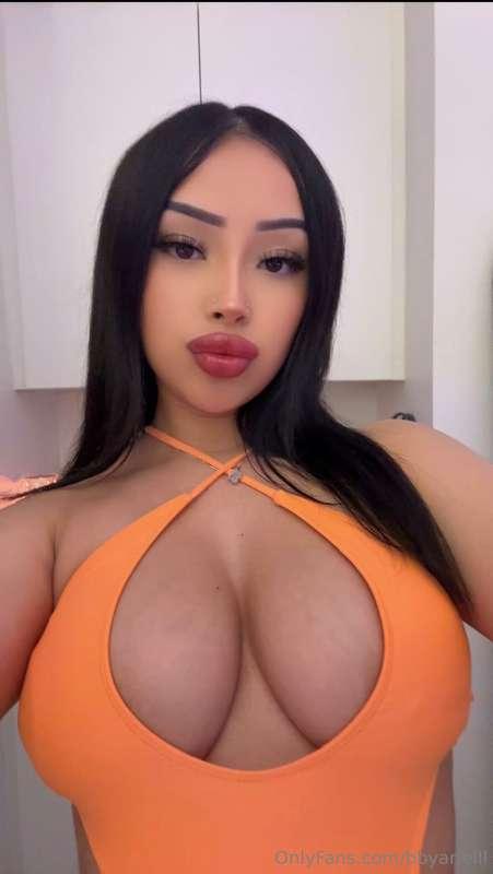 Do u prefer latinas?🤔