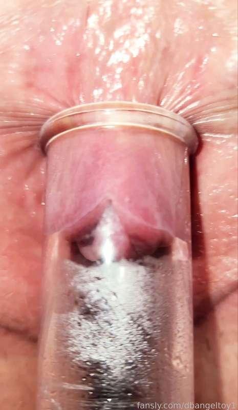 I decided to give my clit a little pump and make it really pop out alittle more 🥰🩷🩷#fyp #clit #pumping #pussypumped #clitpump #pawg #milf #swollen