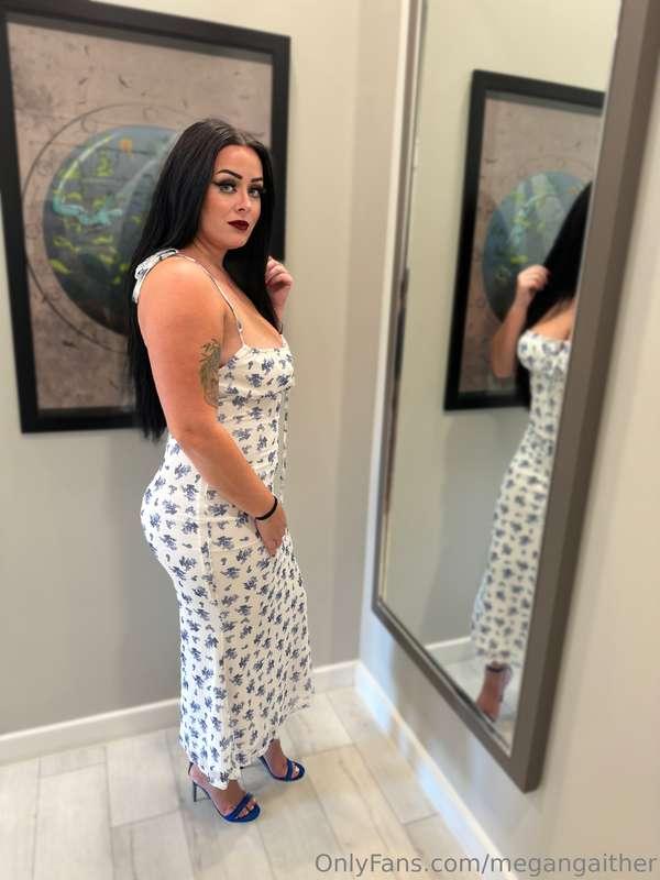 I don’t often post me in dresses. This one is so elegant and..
