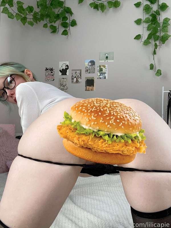 mmhhm wanna eat? 🍔 

#naughty #nsfw #doggy #pussy #booty #asshole #fyp