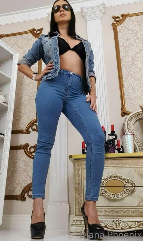 Denim can also be sexy  ❤