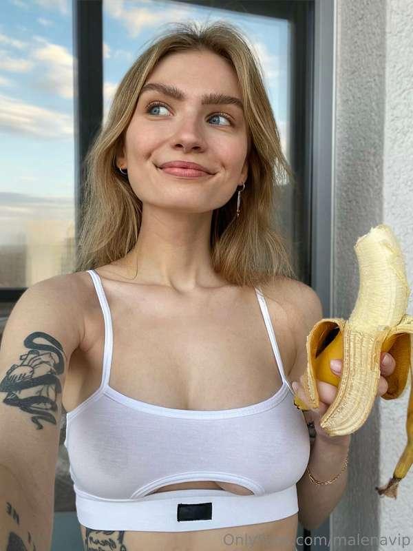 I'm eating a banana, do you have a more interesting offer?🤔