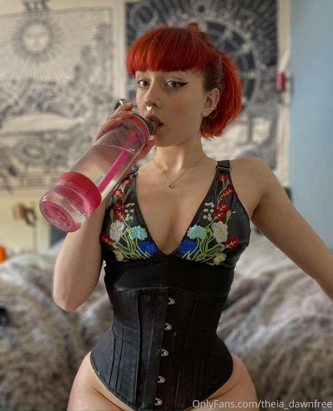 !!🔊 PSA: stay hydrated babies x 🔊!!