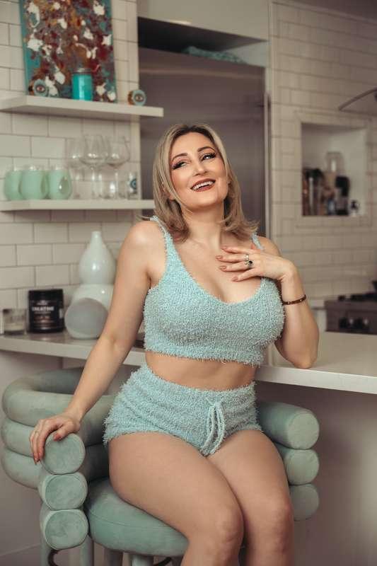 My kitchen's not just for snacks 😉 Wanna know what else I'm ..