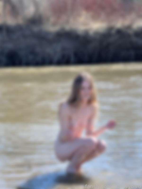 More from the beach🥰

#brunette #beach #petite #publicnudity #exhibitionist #canadian #tinytits #ass #pussy