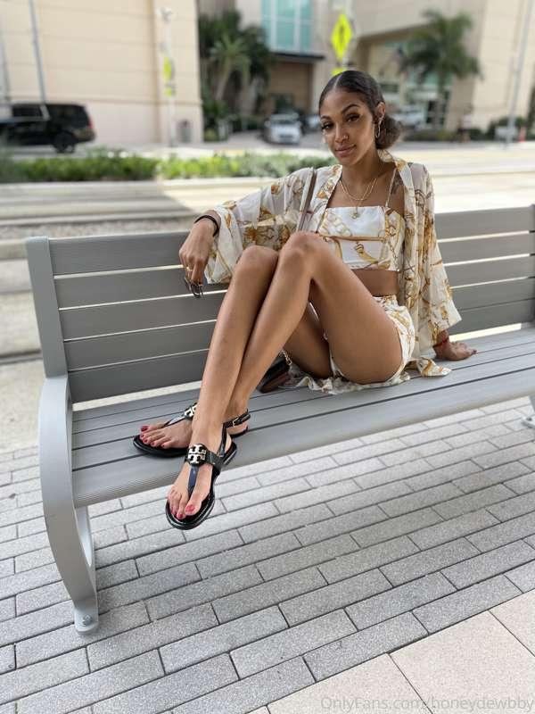 Imagine me making you get on your knees and worship my prett..
