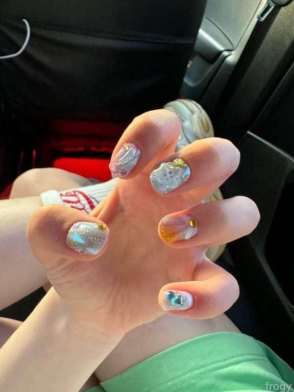 what u think about my new nails? 💅 

♡ #young #tiny #cute #fyp #blonde #shorthair #natural ♡