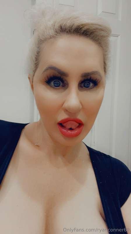 Do you even know what this tongue can do? 👅