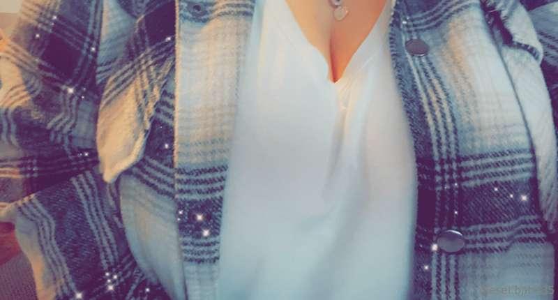 lovin flannel season🥰